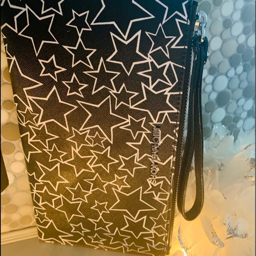 Michael Kors Wristlet in Black w white stars BN - Picture 3 of 7